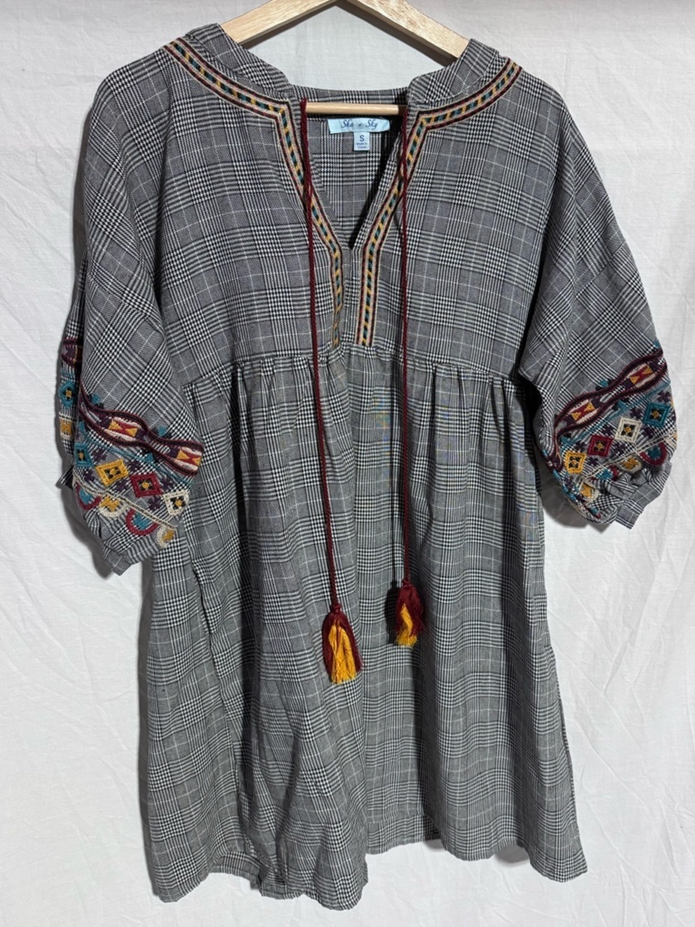She + Sky embroidered sleeve dress Size Small